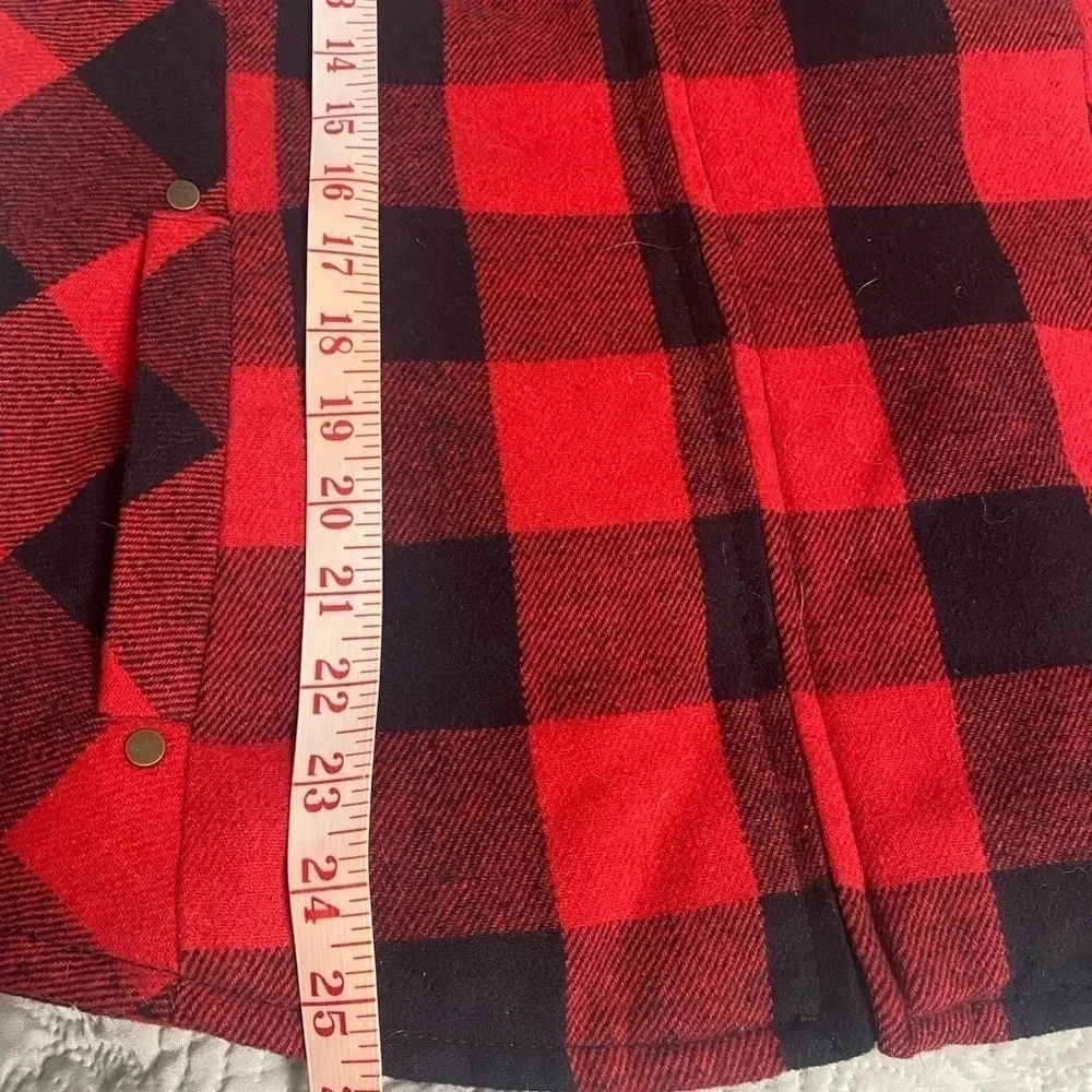 Maurices Size Medium Red Black Buffalo Check Flannel Vest Green Quilted Accent